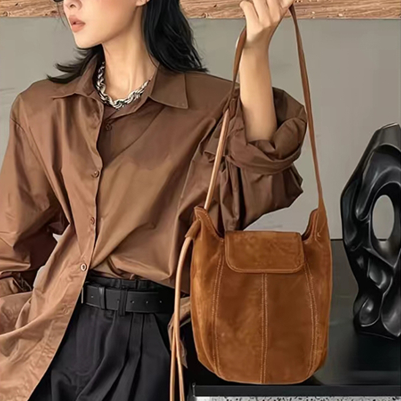 Frosted Suede Bucket Bag Pumpk - Interior Design High End 评论和价格